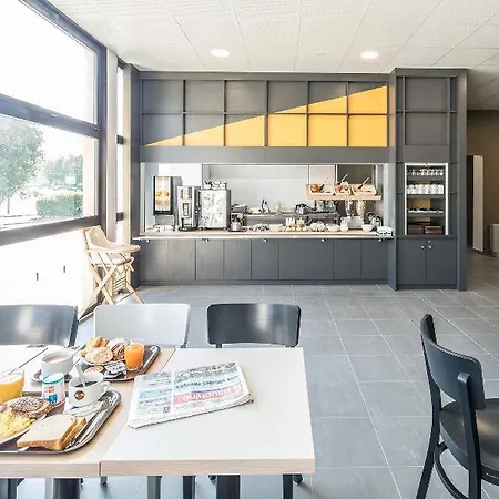 מלון Centre Verlaine 2*